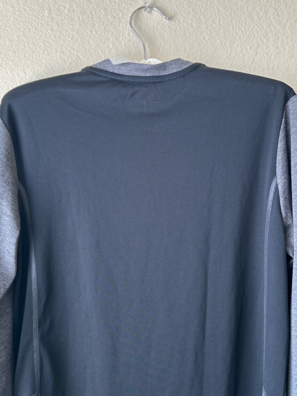 Gray Long Sleeve Sport Top Moisture Wicking BCG MinMesh Back Workout Small - Picture 9 of 10